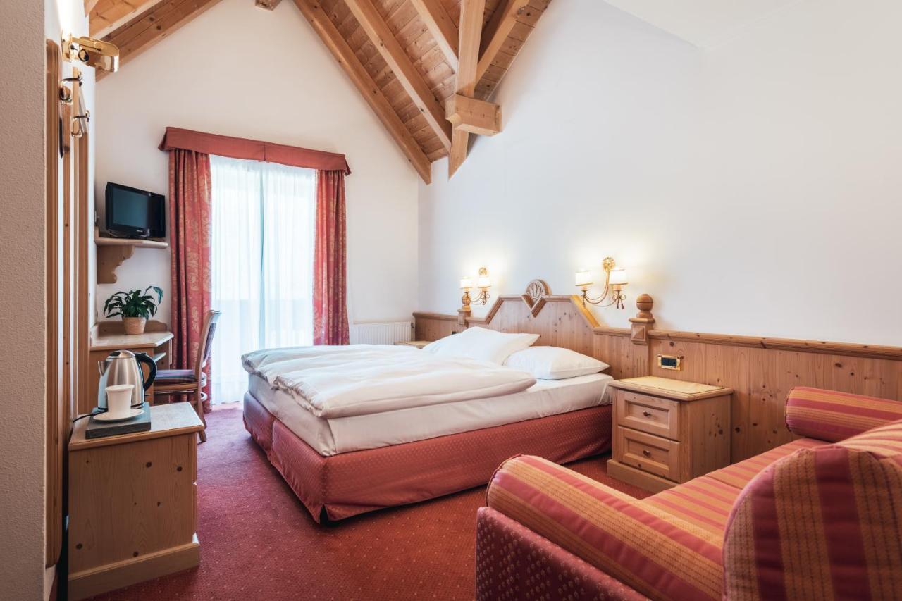 Hotel Chalet Corso Сан-Виджилио-ди-Мареббе Экстерьер фото