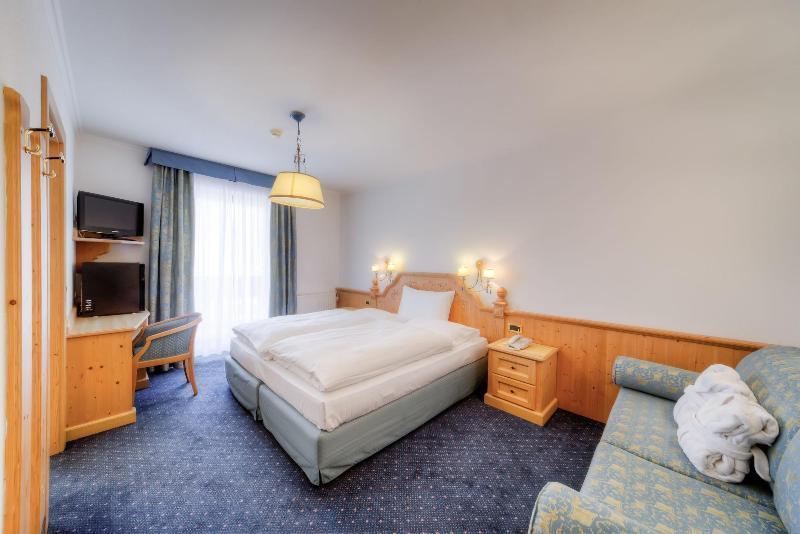 Hotel Chalet Corso Сан-Виджилио-ди-Мареббе Экстерьер фото